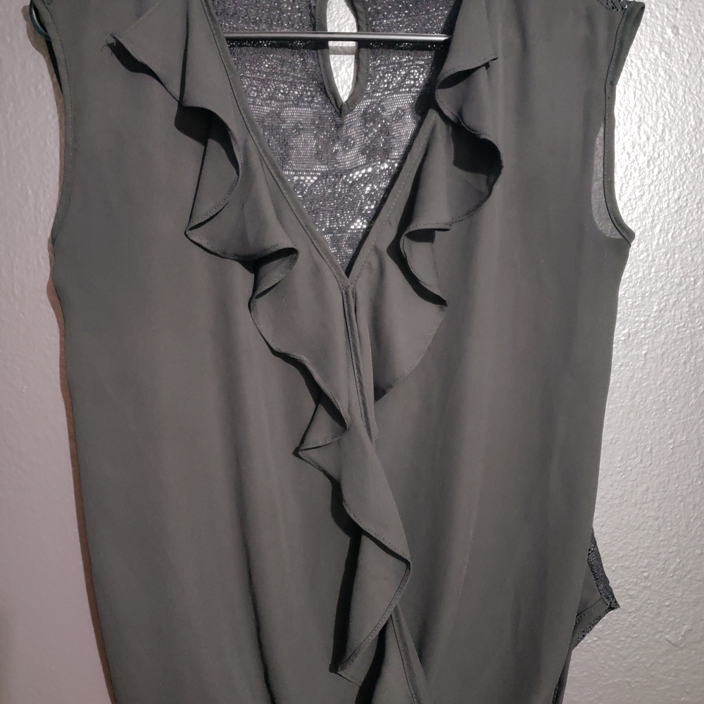 43. HeartSoul Sz Medium Black Sleeveless Back Lace Blouse